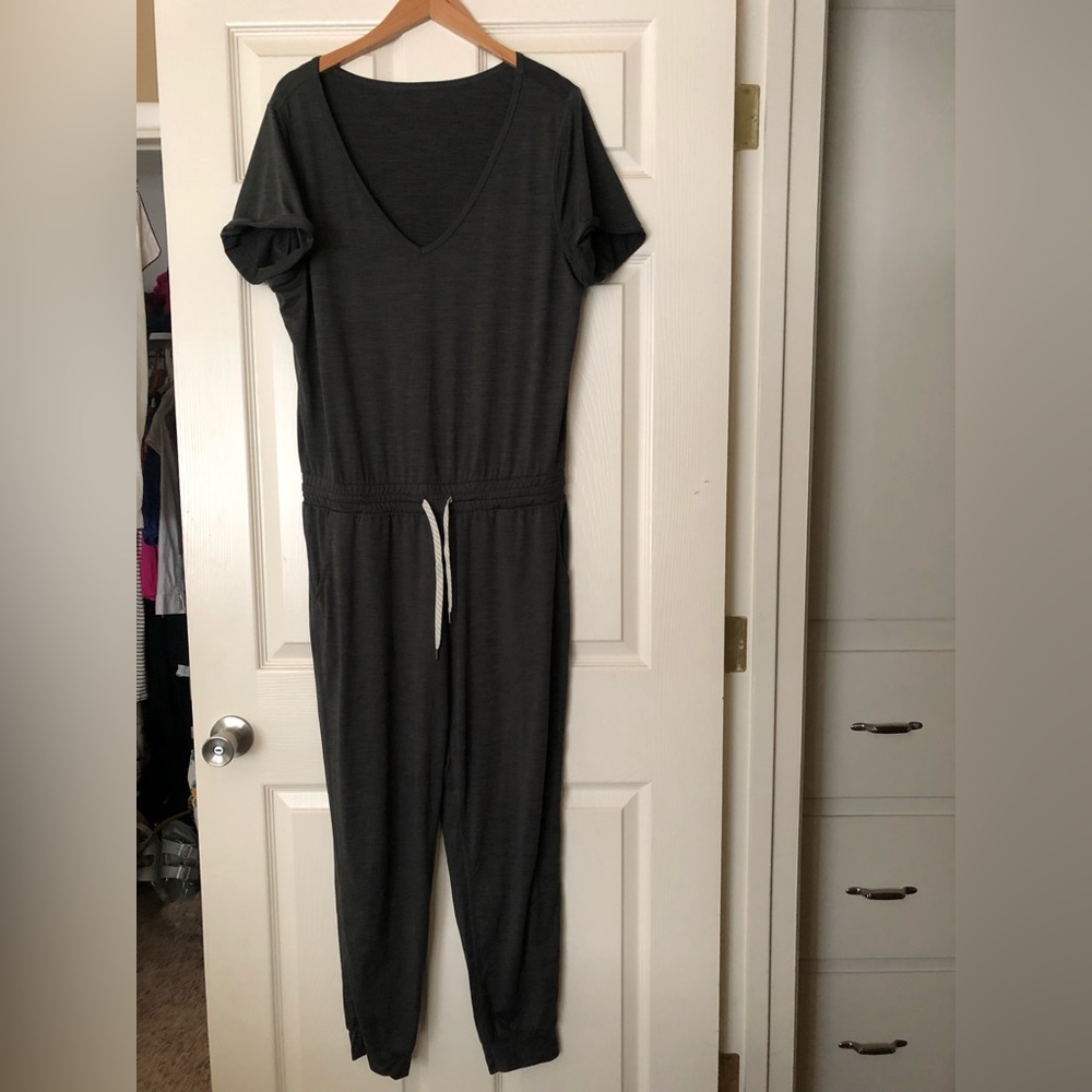 Vuori All Day Jumpsuit. Charcoal Heather. Jogger style. Size Large, like new.